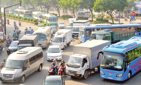 An Suong intersection receives a large volume of vehicles everyday (Photo: SGGP)